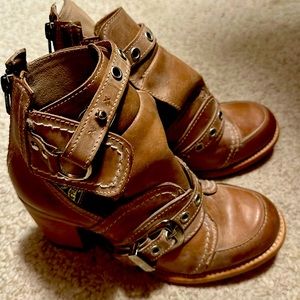 Women’s leather shoes